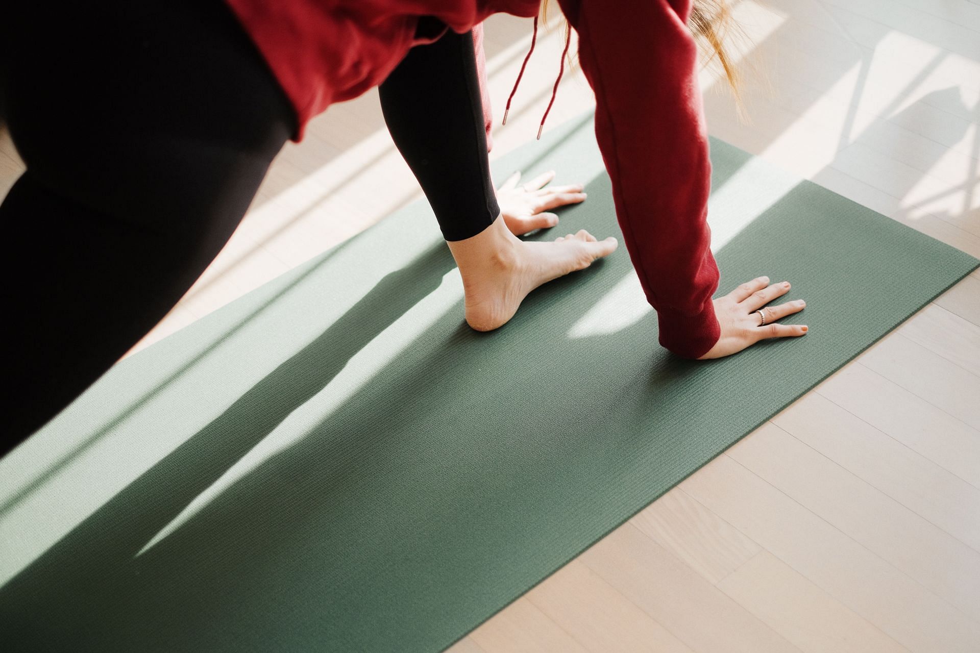 This workout releases tension from your lower body muscles. (Image via Unsplash / Junseong Lee)